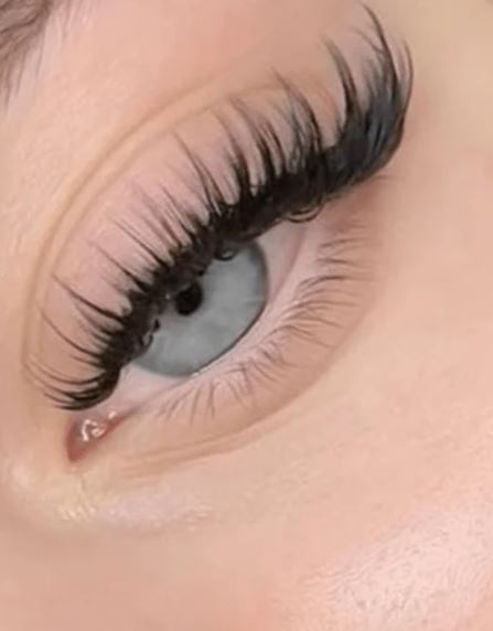 Wispy Volume Lash Clusters